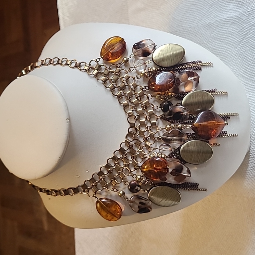 Beautiful elegant necklace for all occasions  multiple color